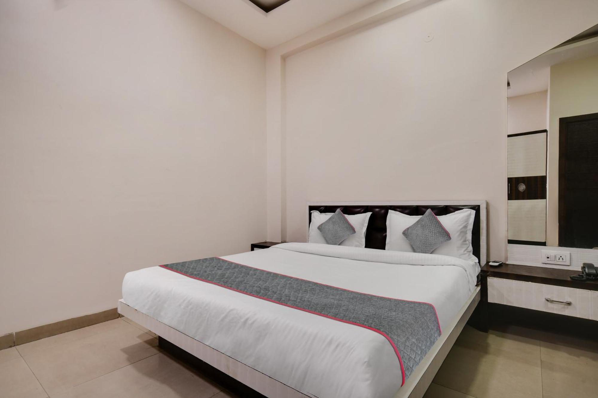 Townhouse Prime Stay Indore Exteriör bild