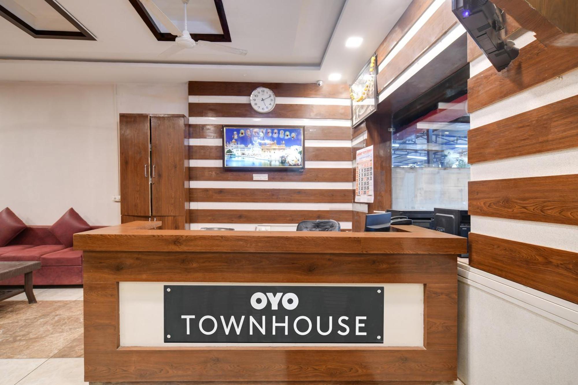 Townhouse Prime Stay Indore Exteriör bild
