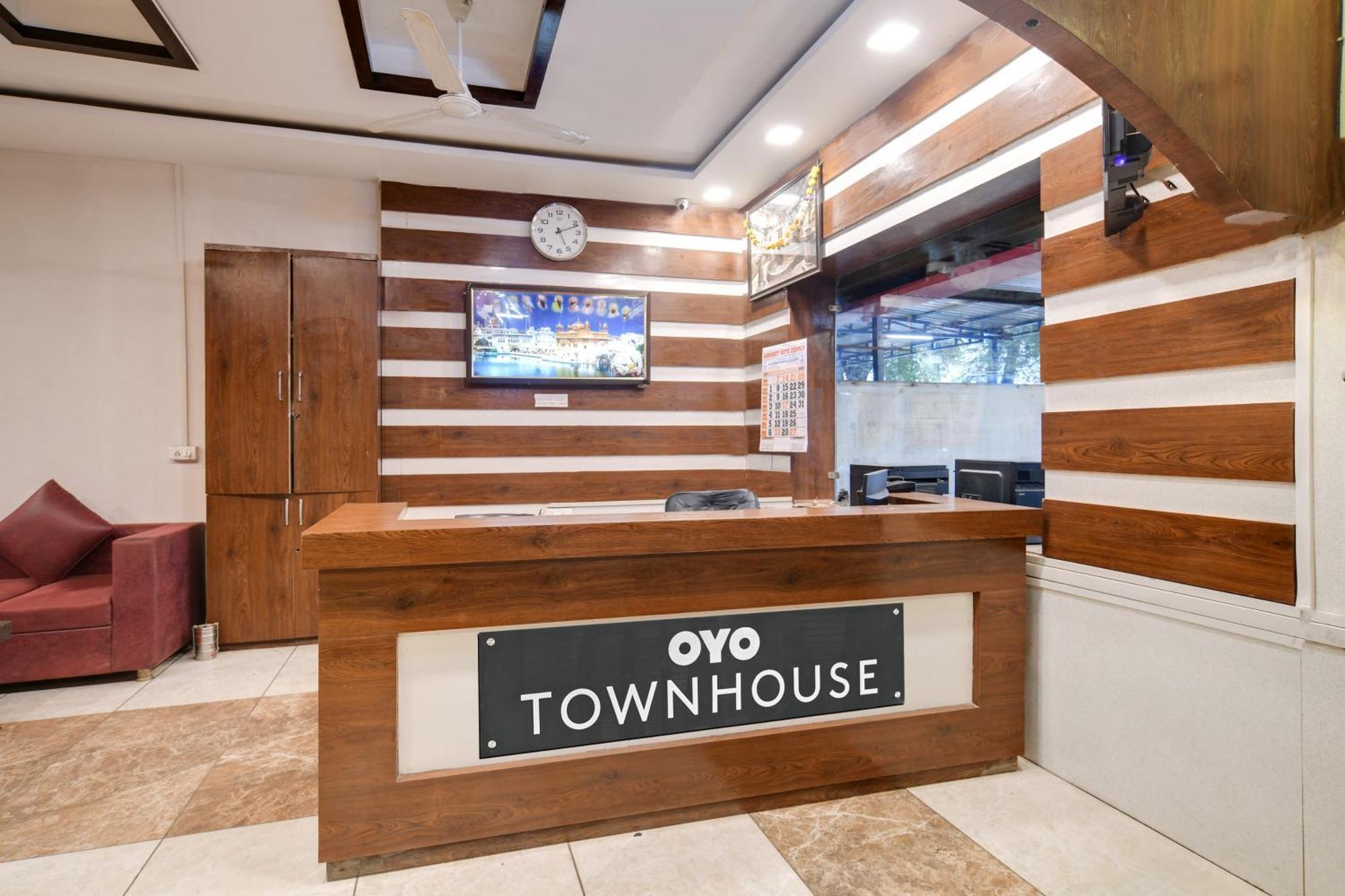 Townhouse Prime Stay Indore Exteriör bild