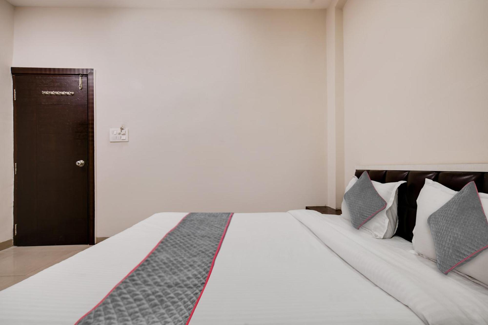 Townhouse Prime Stay Indore Exteriör bild