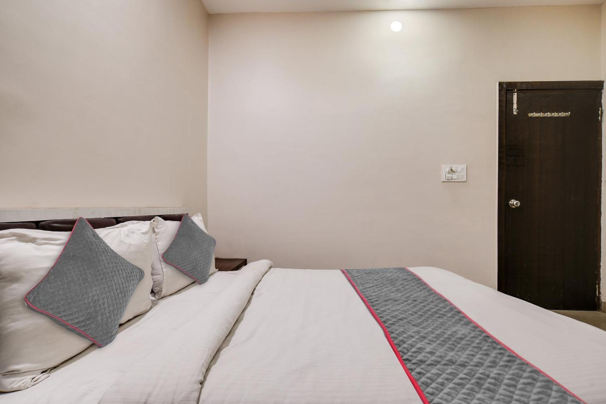 Townhouse Prime Stay Indore Exteriör bild