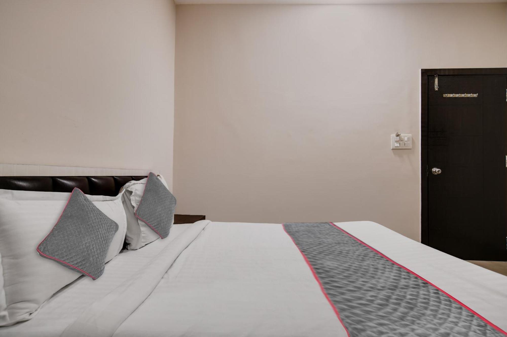 Townhouse Prime Stay Indore Exteriör bild
