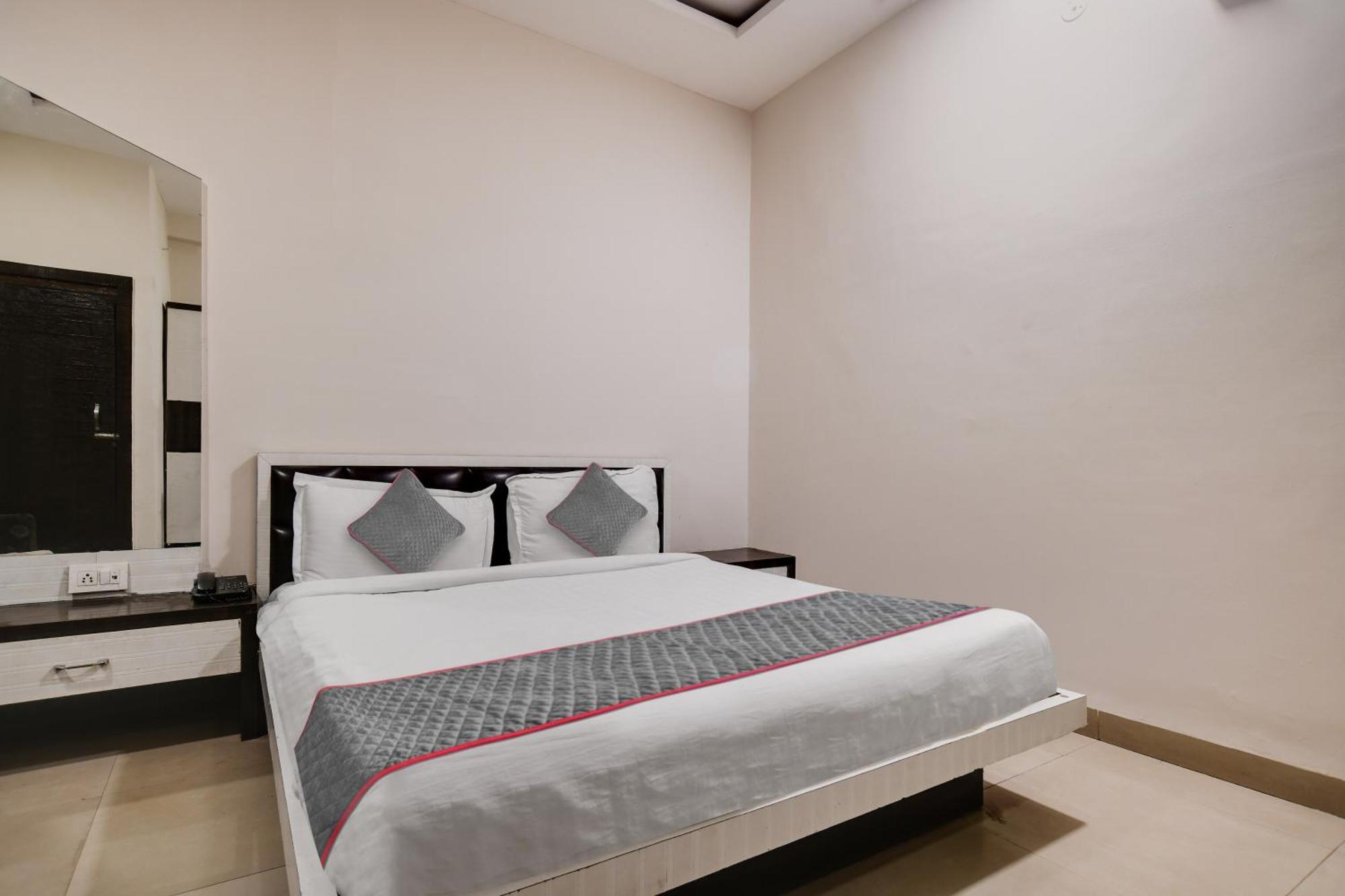 Townhouse Prime Stay Indore Exteriör bild